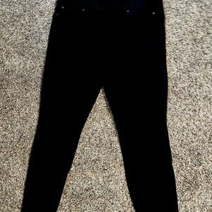 Torrid black NWOT jeggings, three button closure, 18t